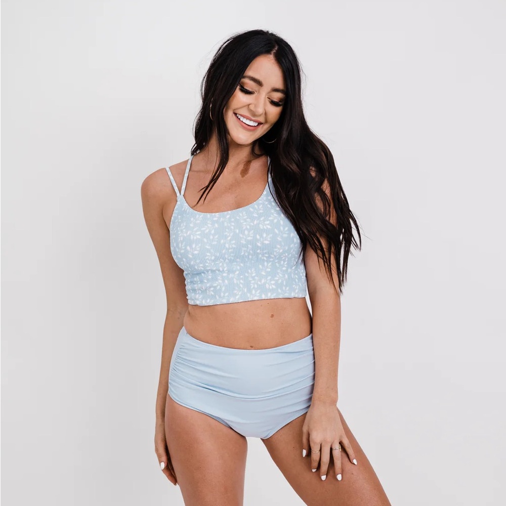 Coral Reef DESTINATION TOP | POWDER BLUE LEAF